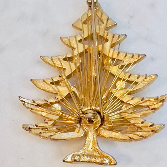 Vintage Brooks Gold Rhinestone Tree Brooch/Pin - 1.75” - Picture 2 of 4
